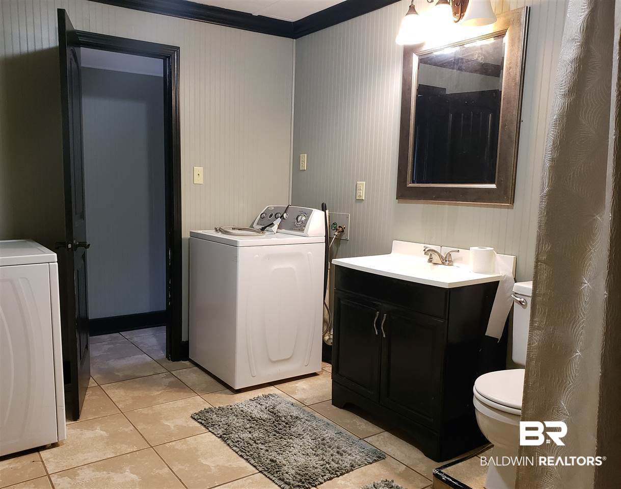 26606 Marina Road Orange Beach, AL 36561 - Photo 9 of 24 Downstairs bathroom