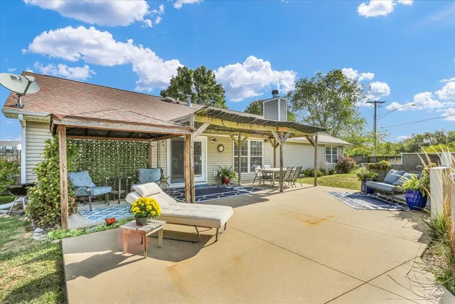 $300,000 | 401 Winston Court, St. Joseph, IL 61873