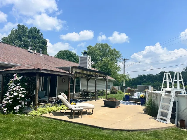 $300,000 | 401 Winston Court, St. Joseph, IL 61873