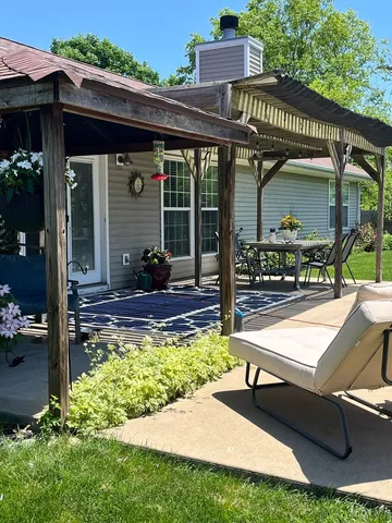 $300,000 | 401 Winston Court, St. Joseph, IL 61873