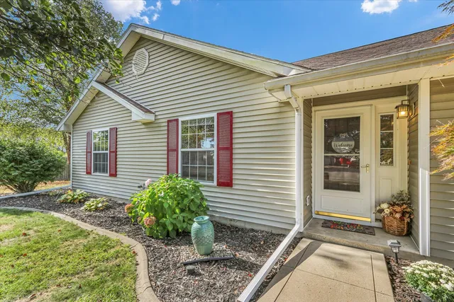 $300,000 | 401 Winston Court, St. Joseph, IL 61873