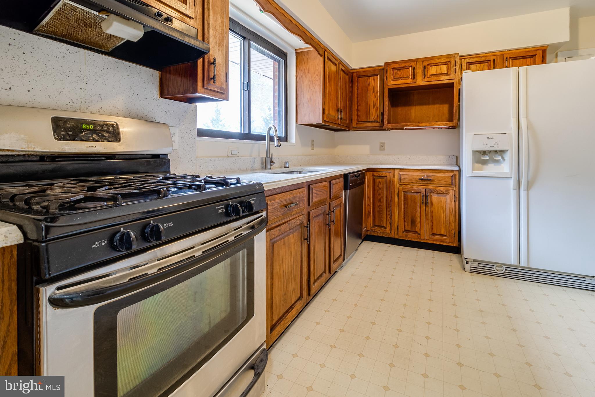 6823 Cabin John Road Springfield, VA 22150 - Photo 4 of 43 Kitchen