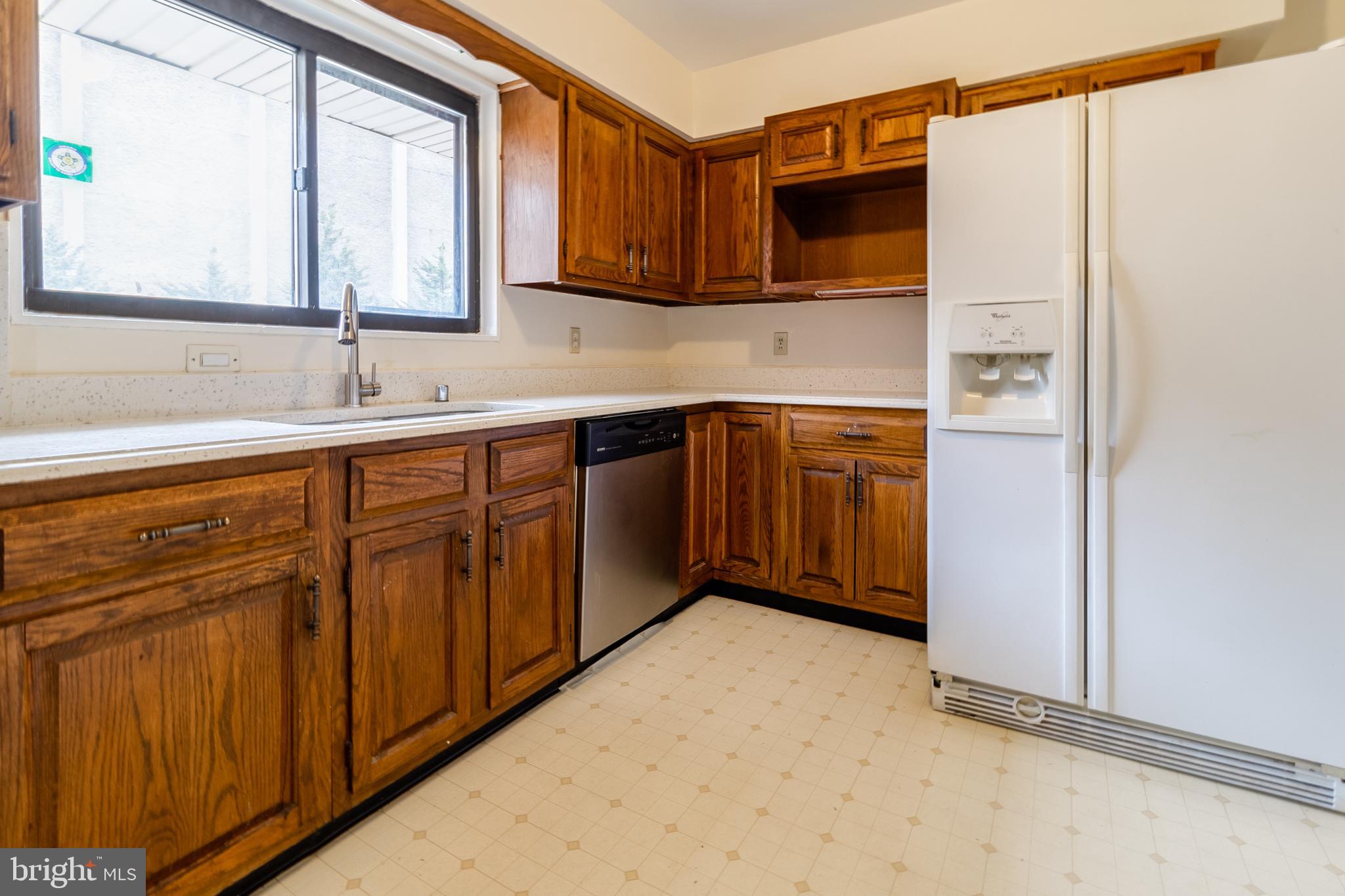 6823 Cabin John Road Springfield, VA 22150 - Photo 5 of 43 Kitchen