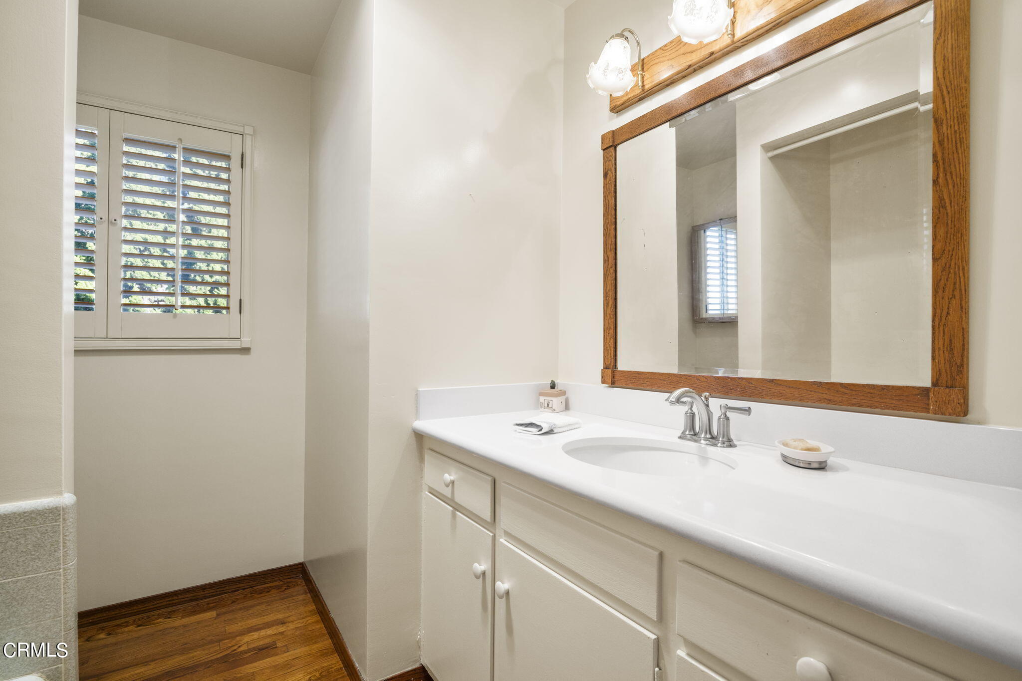 702 North Loop Drive Camarillo, CA 93010 - Photo 29 of 57 Guest Bath