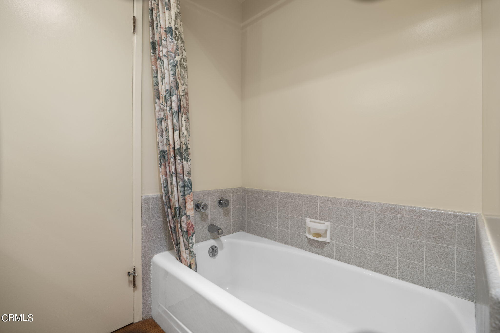 702 North Loop Drive Camarillo, CA 93010 - Photo 30 of 57 Guest Bath