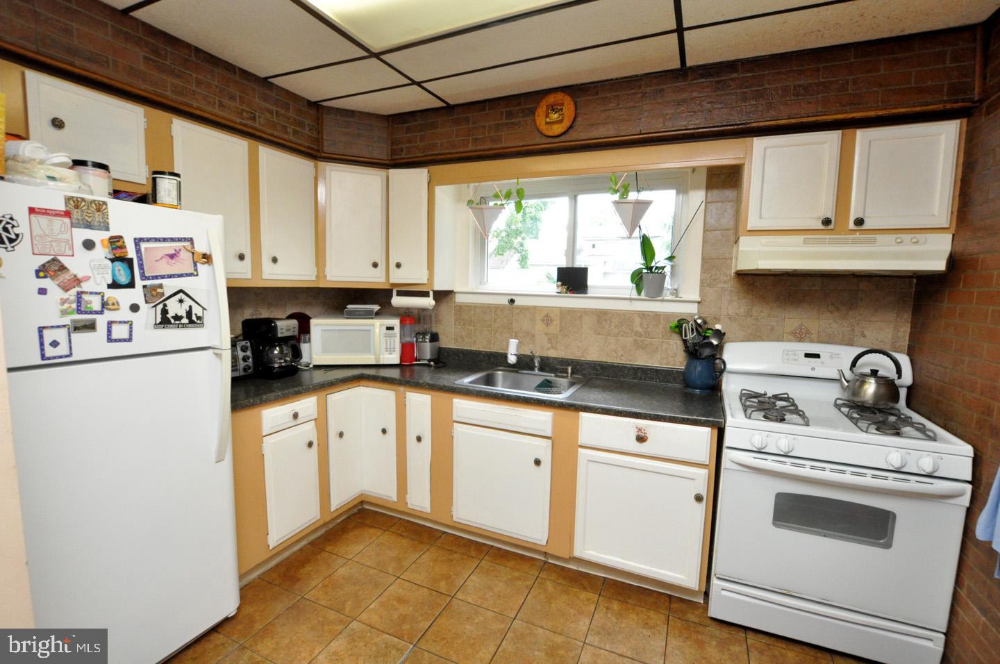 128 Spring Garden Street Riverside, NJ 08075 - Photo 11 of 24 Kitchen