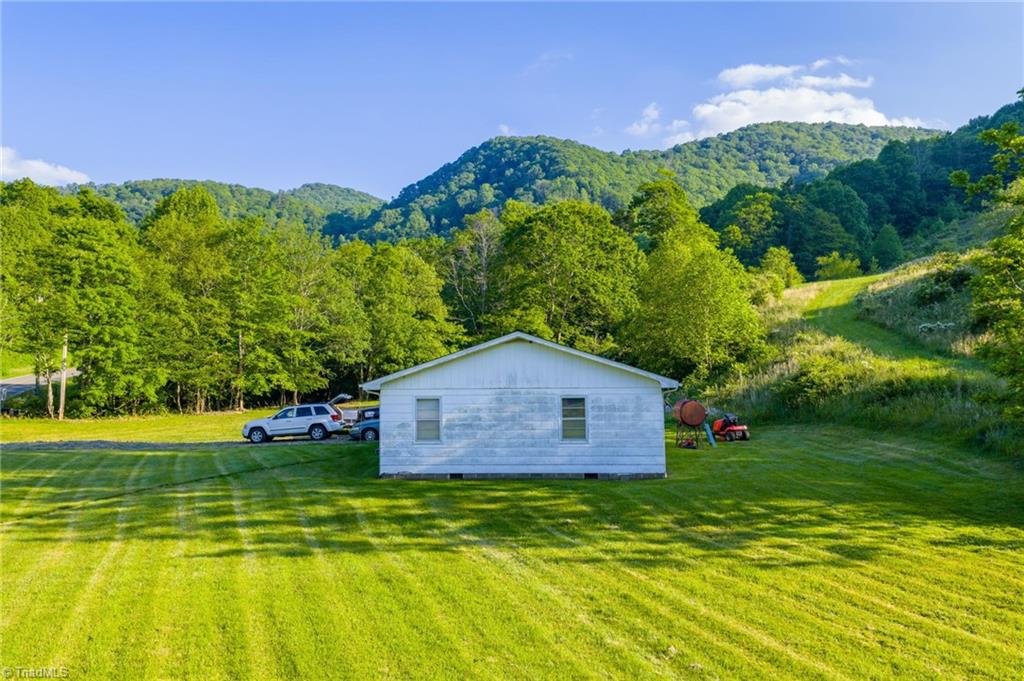 4690 3 Top Road Todd, NC 28684 - Photo 11 of 49 Gallery Image 11
