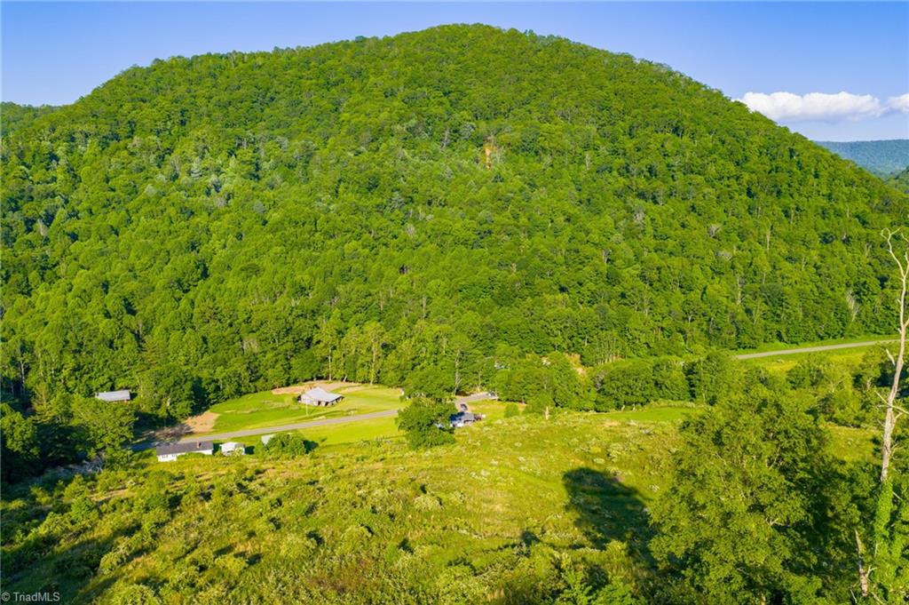 4690 3 Top Road Todd, NC 28684 - Photo 4 of 49 Gallery Image 4