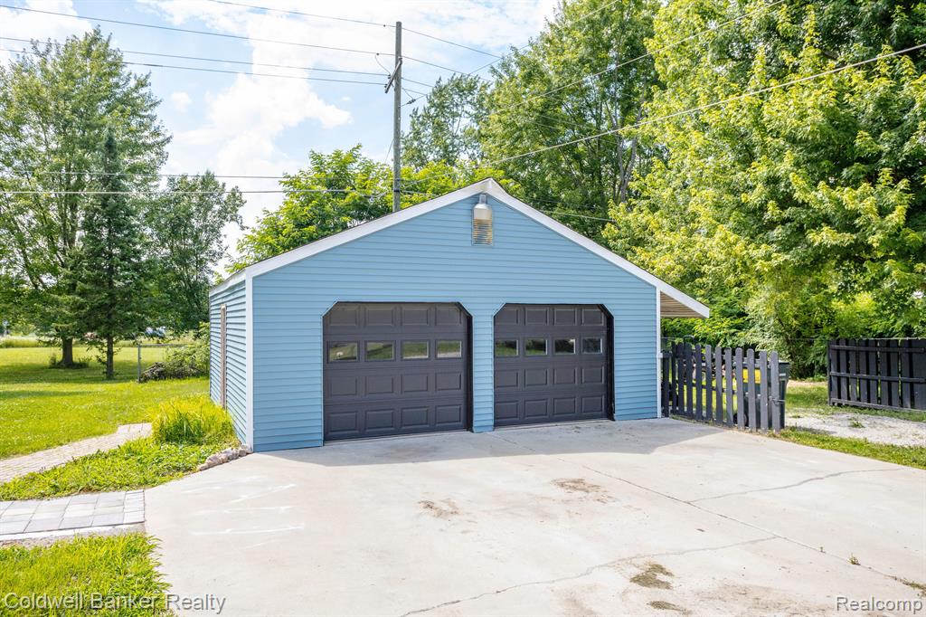 205 North Kellogg Road Howell, MI 48843 - Photo 4 of 47