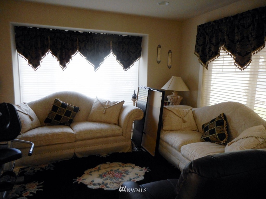 22002 Vine Road Brier, WA 98036 - Photo 11 of 20 Gallery Image 11