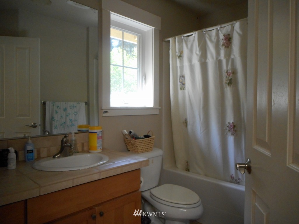 22002 Vine Road Brier, WA 98036 - Photo 13 of 20 Gallery Image 13