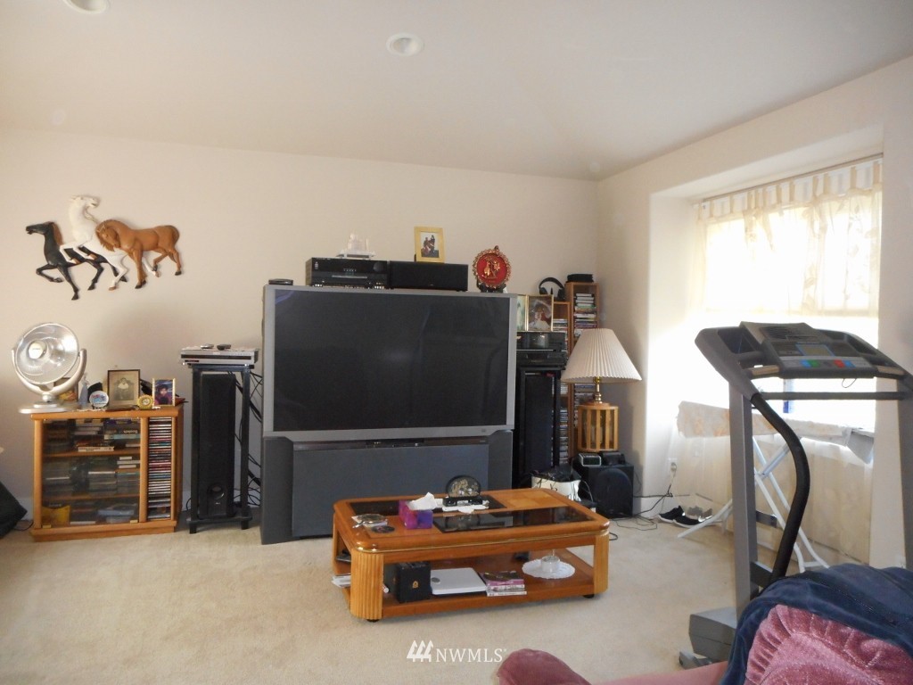 22002 Vine Road Brier, WA 98036 - Photo 14 of 20 Gallery Image 14