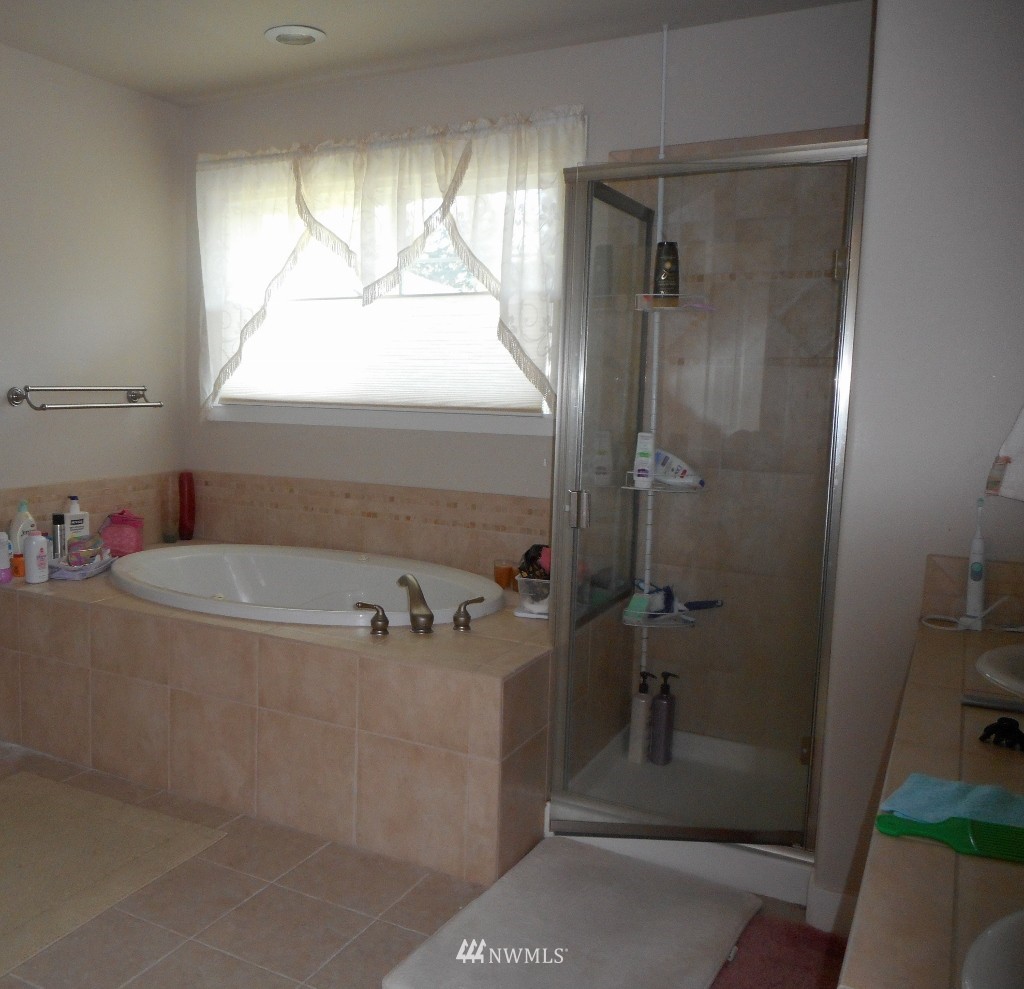 22002 Vine Road Brier, WA 98036 - Photo 16 of 20 Gallery Image 16