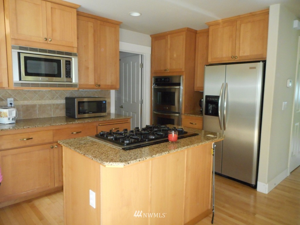 22002 Vine Road Brier, WA 98036 - Photo 6 of 20 Gallery Image 6
