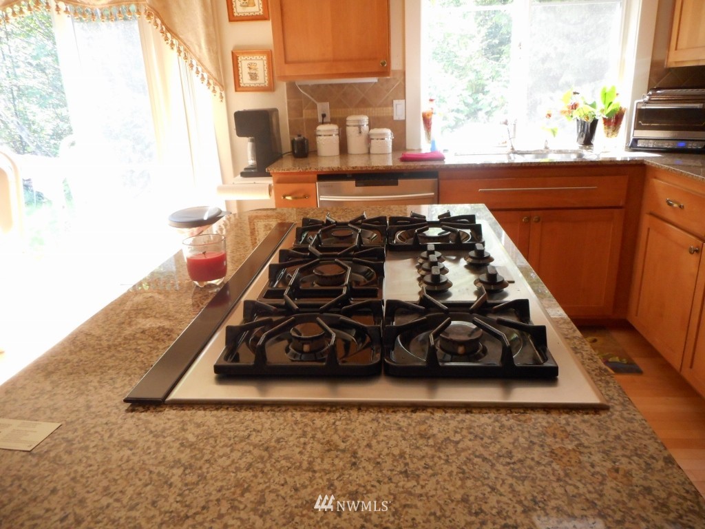22002 Vine Road Brier, WA 98036 - Photo 7 of 20 Gallery Image 7