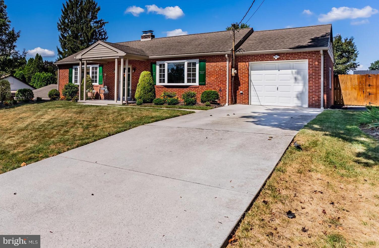 5112 Ridgeview Drive Harrisburg, PA 17112 - Photo 2 of 34 Main lvl 1-car & additional integral 2-car garage.