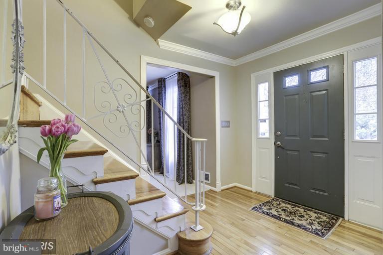 1804 Pelling Court Silver Spring, MD 20905 - Photo 3 of 27 Interior (General)