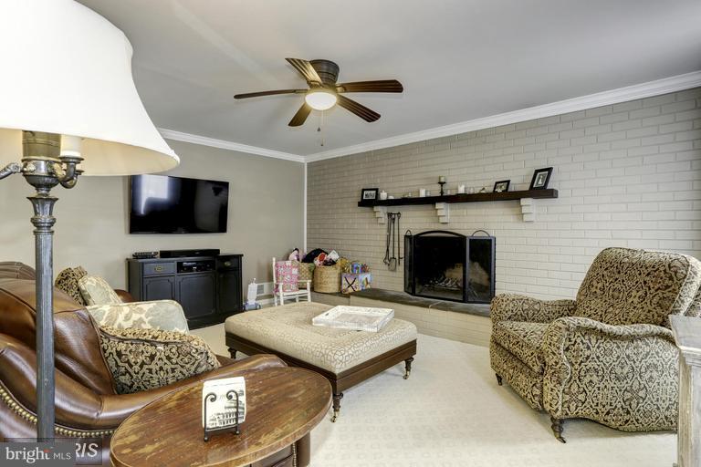 1804 Pelling Court Silver Spring, MD 20905 - Photo 4 of 27 Family Room