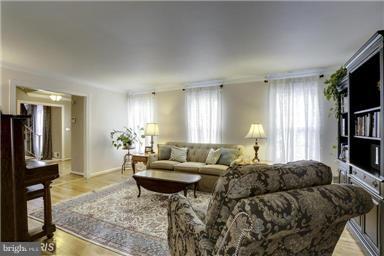 1804 Pelling Court Silver Spring, MD 20905 - Photo 10 of 27 Living Room