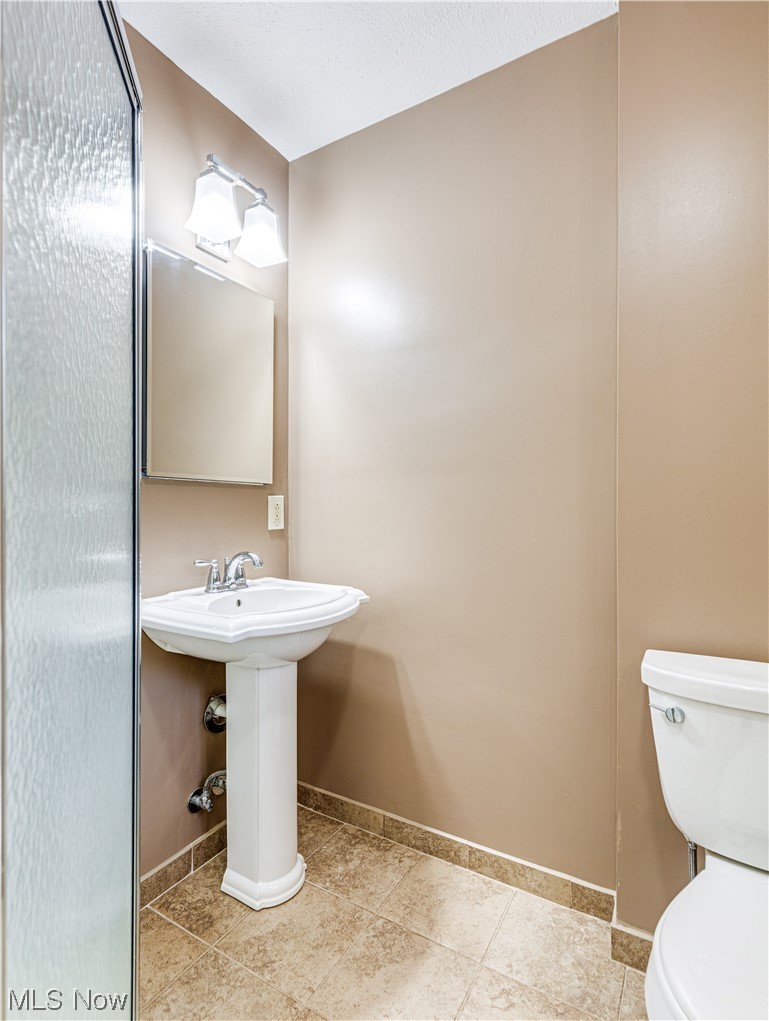940 North Hametown Road Akron, OH 44333 - Photo 31 of 34 Bathroom with sink, tile floors, and toilet