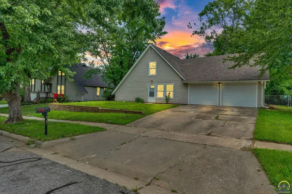 $259,600 | 3704 Southwest 34th Street, Topeka, KS 66614