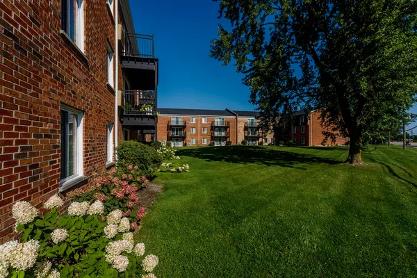 $2,645 | 4400 West Lake Avenue, Unit 208B, Glenview, IL 60026
