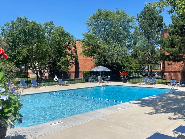 $2,645 | 4400 West Lake Avenue, Unit 208B, Glenview, IL 60026