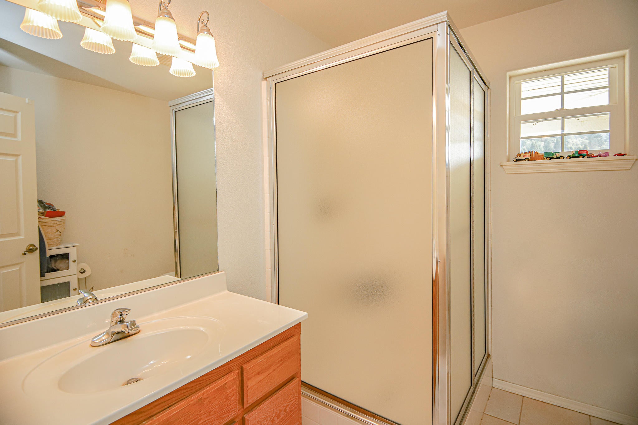 1310 Spring Brook Road Myrtle Creek, OR 97457 - Photo 22 of 30 Guest Bathroom 2