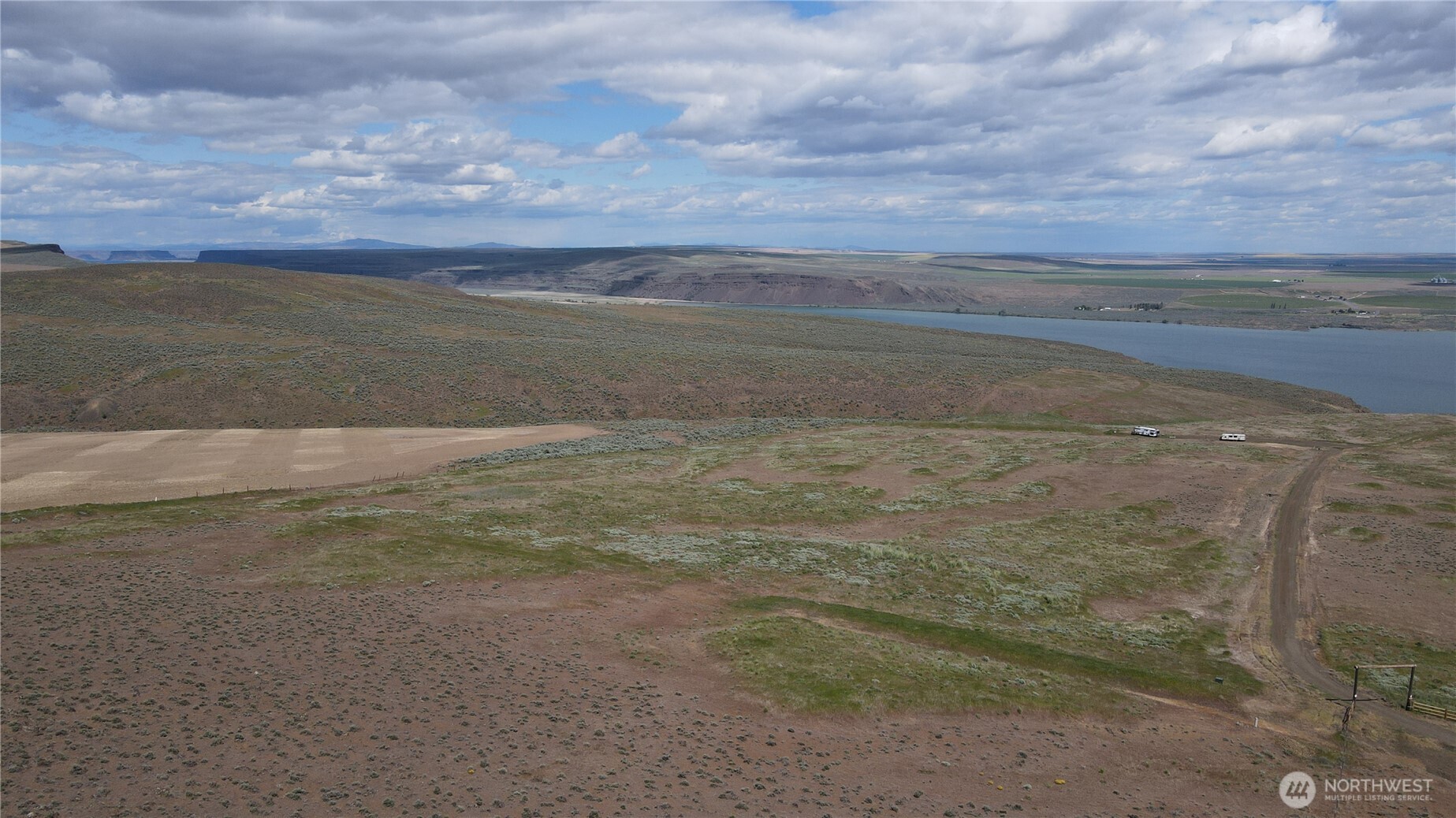 215 Banks Lk Vw Road, Unit 99115 Coulee City, WA 99115 - Photo 11 of 18 a view of an ocean beach