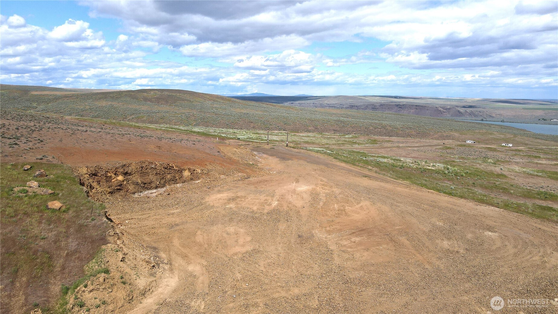 215 Banks Lk Vw Road, Unit 99115 Coulee City, WA 99115 - Photo 16 of 18 a view of an ocean