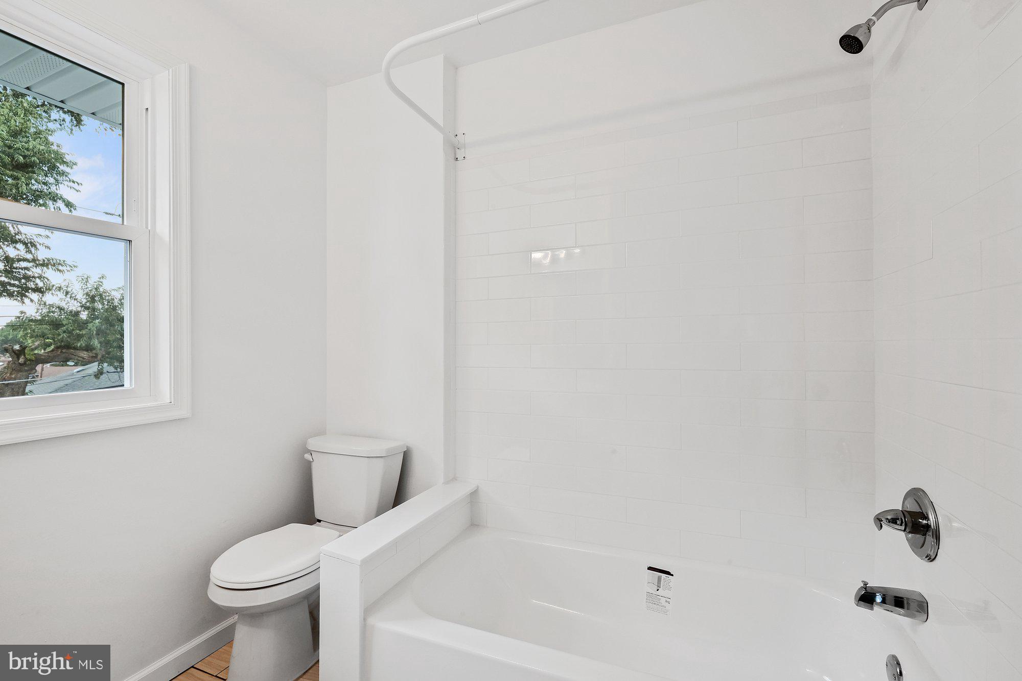9722 Morefield Road Philadelphia, PA 19115 - Photo 27 of 36 With tub/shower combination