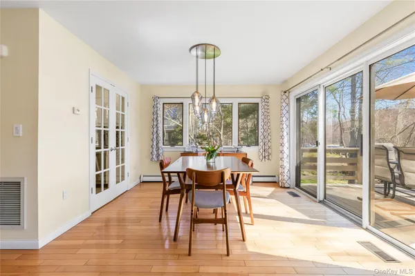 $915,000 | 21 Tulip Tree Lane, Mamaroneck, NY 10543