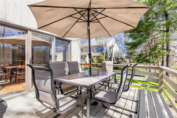 $915,000 | 21 Tulip Tree Lane, Mamaroneck, NY 10543