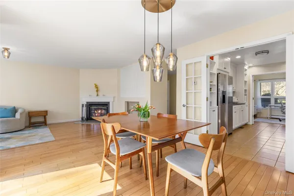 $915,000 | 21 Tulip Tree Lane, Mamaroneck, NY 10543