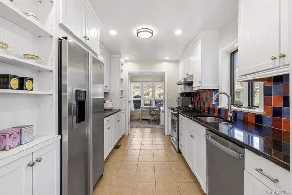 $915,000 | 21 Tulip Tree Lane, Mamaroneck, NY 10543