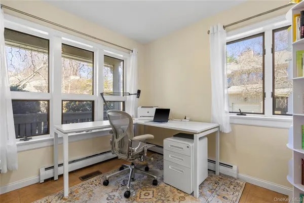 $915,000 | 21 Tulip Tree Lane, Mamaroneck, NY 10543