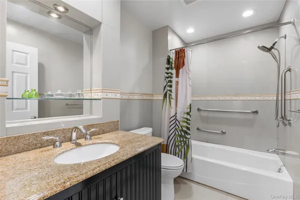 $915,000 | 21 Tulip Tree Lane, Mamaroneck, NY 10543