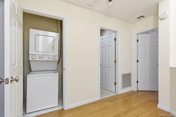 $915,000 | 21 Tulip Tree Lane, Mamaroneck, NY 10543