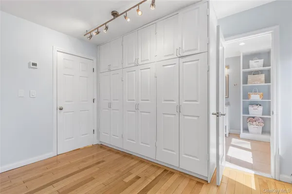 $915,000 | 21 Tulip Tree Lane, Mamaroneck, NY 10543