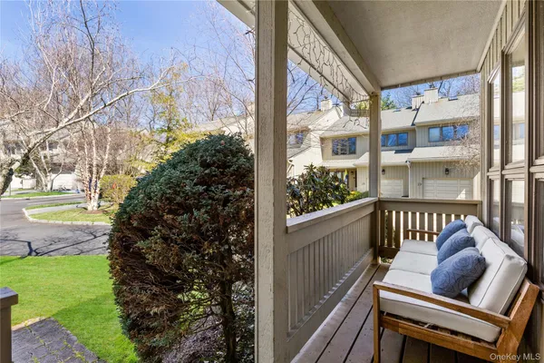 $915,000 | 21 Tulip Tree Lane, Mamaroneck, NY 10543