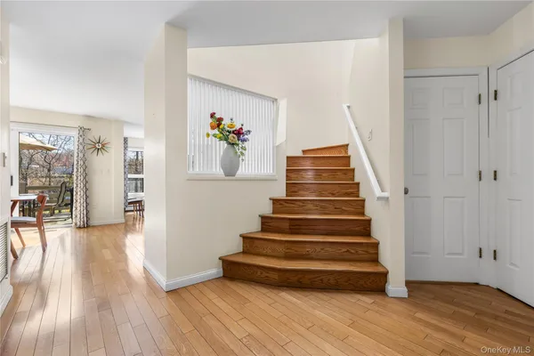 $915,000 | 21 Tulip Tree Lane, Mamaroneck, NY 10543