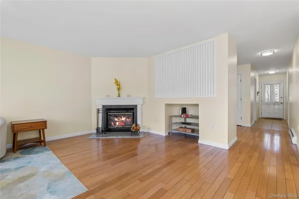 $915,000 | 21 Tulip Tree Lane, Mamaroneck, NY 10543