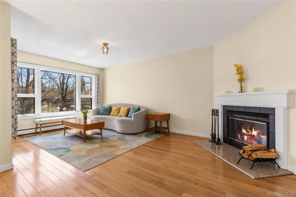 $915,000 | 21 Tulip Tree Lane, Mamaroneck, NY 10543