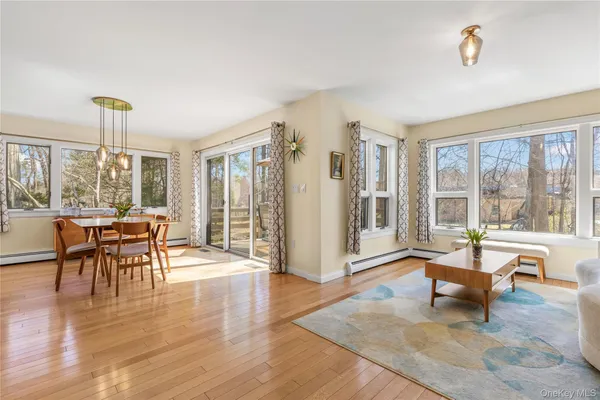 $915,000 | 21 Tulip Tree Lane, Mamaroneck, NY 10543