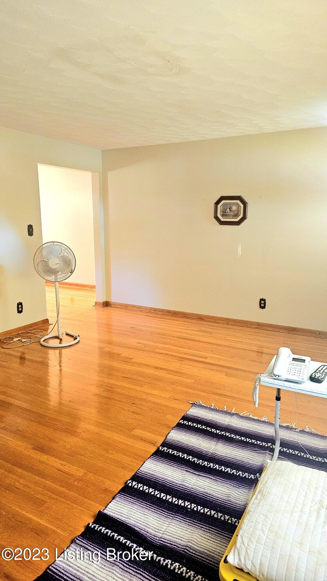 4133 Dover Road Louisville, KY 40216 - Photo 4 of 44 20231012_164104