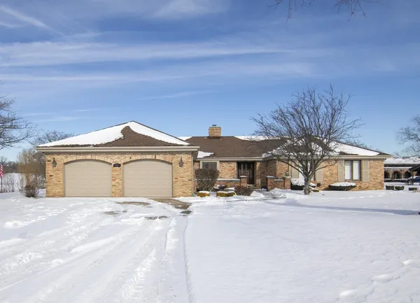 $530,000 | 557 Aberdeen Road, Frankfort, IL 60423