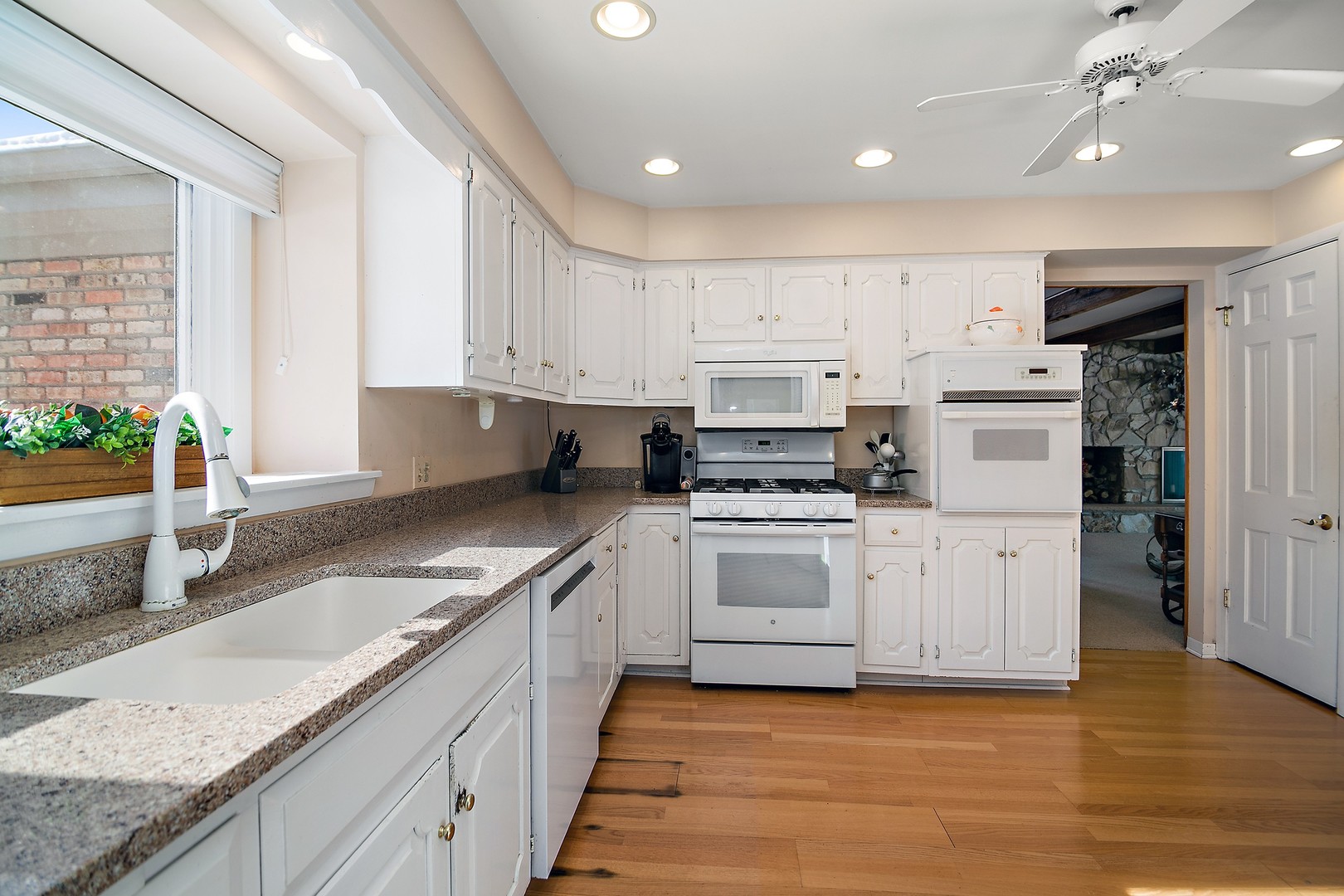 557 Aberdeen Road Frankfort, IL 60423 - Photo 18 of 34