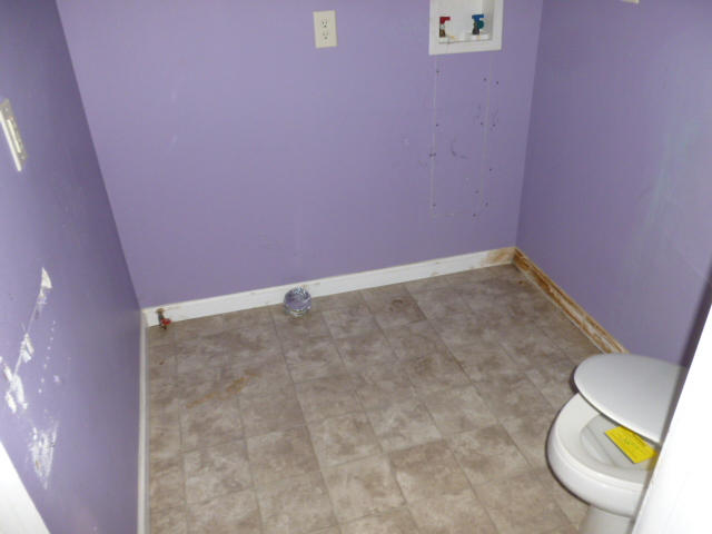 147 West Howe Street Alcoa, TN 37701 - Photo 8 of 11 Laundry-New