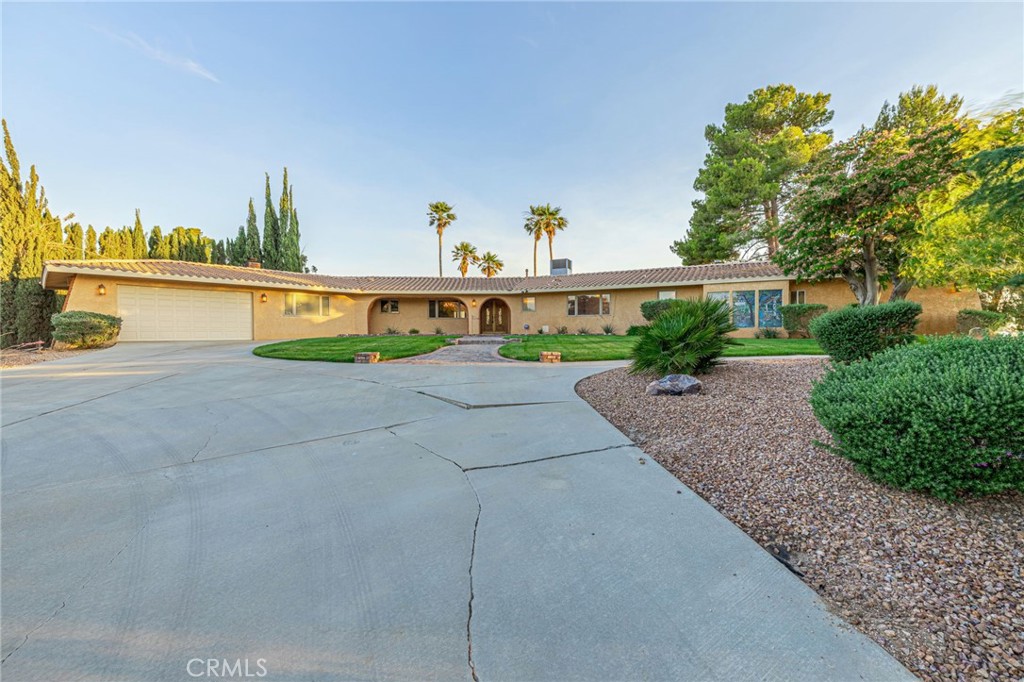 19459 Shasta Road Apple Valley, CA 92307 - Photo 1 of 64