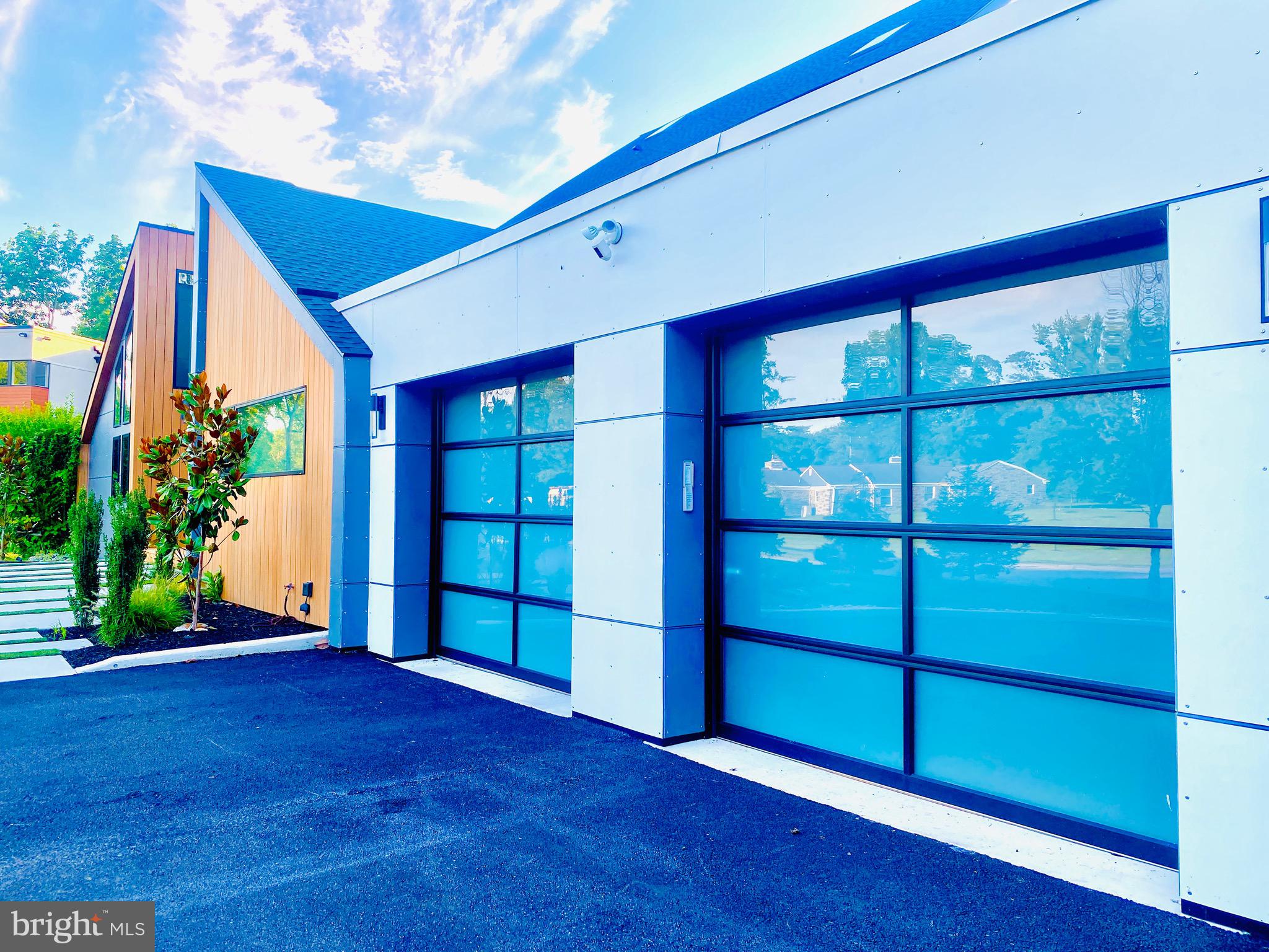 10 Pineview Drive Media, PA 19063 - Photo 2 of 38 Garage/ Front